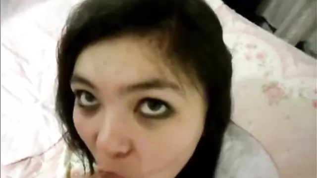 Teen Iranian girl sucking